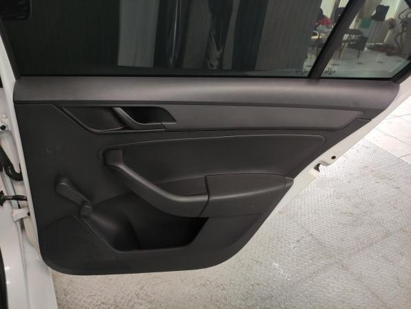 Skoda Rapid I с пробегом 2015 года, цена 862 000 рублей, 175000 км, лифтбек, Автокод Объявления