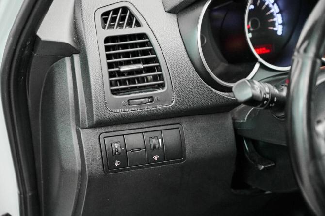 Kia Venga I Рестайлинг с пробегом 2015 года, цена 837 000 рублей, 170000 км, минивэн, Автокод Объявления