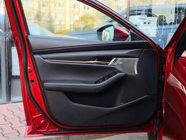 Mazda 3 IV (BP) с пробегом 2019 года, цена 2 315 000 рублей, 72154 км, хэтчбек, Автокод Объявления