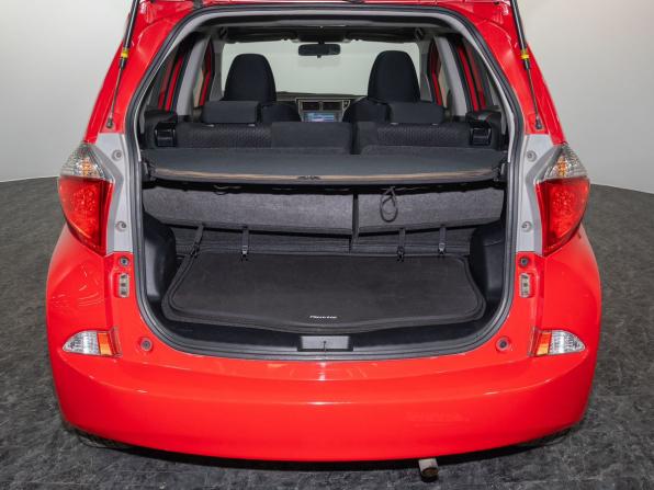 Toyota Ractis II с пробегом 2011 года, цена 975 000 рублей, 133919 км, хэтчбек, Автокод Объявления