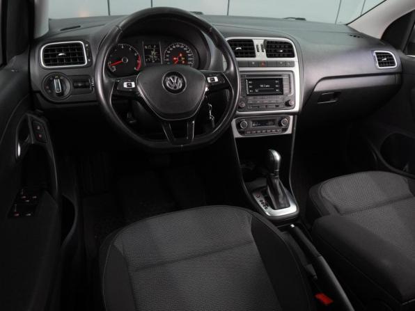 Volkswagen Polo V Рестайлинг с пробегом 2018 года, цена 1 349 000 рублей, 74315 км, седан, Автокод Объявления