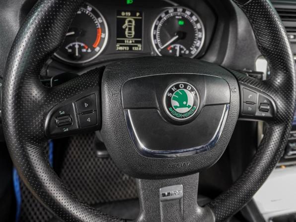 Skoda Octavia II (A5) Рестайлинг с пробегом 2009 года, цена 1 060 000 рублей, 249713 км, лифтбек, Автокод Объявления