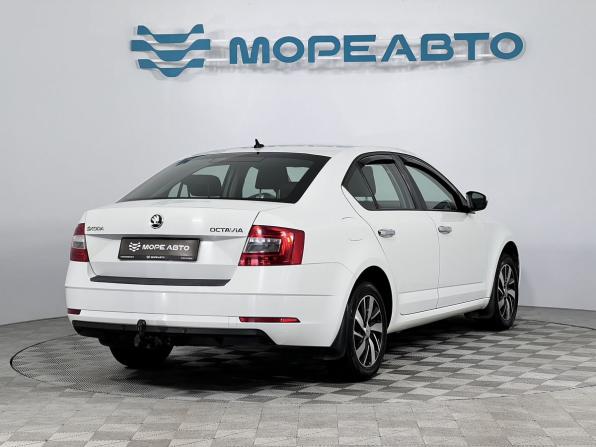Skoda Octavia III (A7) Рестайлинг с пробегом 2018 года, цена 1 459 000 рублей, 235600 км, лифтбек, Автокод Объявления