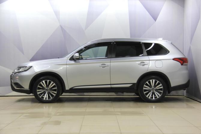Mitsubishi Outlander III Рестайлинг 3 с пробегом 2020 года, цена 2 326 400 рублей, 82024 км, внедорожник, Автокод Объявления