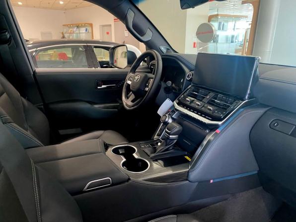 Новый Toyota Land Cruiser 300 Series 2025 года, цена 17 050 000 рублей, внедорожник, Автокод Объявления