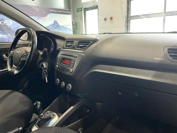 Kia Rio III Рестайлинг с пробегом 2015 года, цена 930 000 рублей, 100649 км, седан, Автокод Объявления
