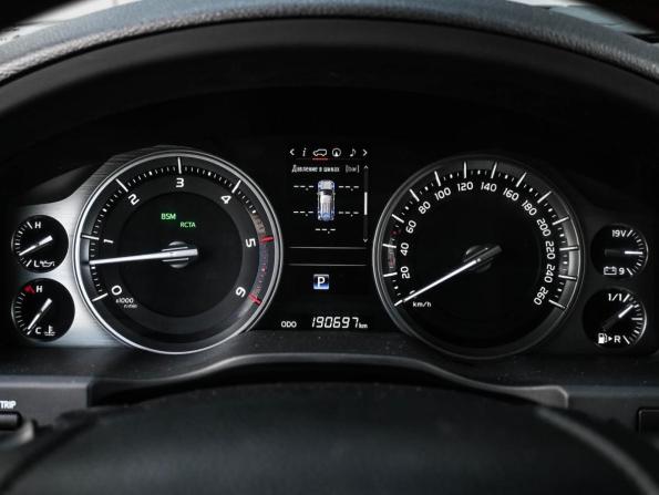 Toyota Land Cruiser 200 Series Рестайлинг 2 с пробегом 2015 года, цена 4 984 000 рублей, 190697 км, внедорожник, Автокод Объявления
