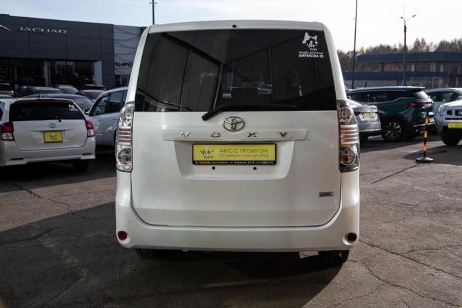 Toyota Voxy II (R70) с пробегом 2010 года, цена 1 398 000 рублей, 117000 км, минивэн, Автокод Объявления