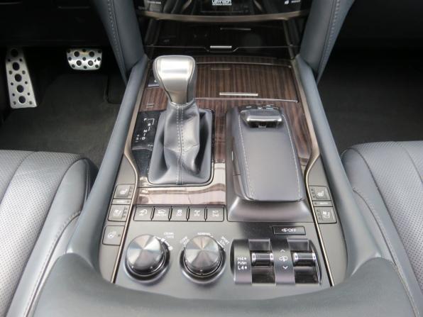Lexus LX III Рестайлинг 2 с пробегом 2021 года, цена 13 350 000 рублей, 70500 км, внедорожник, Автокод Объявления