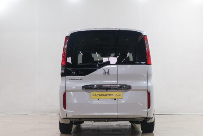 Honda Stepwgn V Рестайлинг с пробегом 2019 года, цена 1 969 000 рублей, 104000 км, минивэн, Автокод Объявления