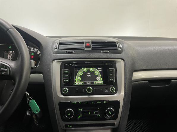 Skoda Octavia II (A5) Рестайлинг с пробегом 2012 года, цена 650 000 рублей, 235135 км, лифтбек, Автокод Объявления