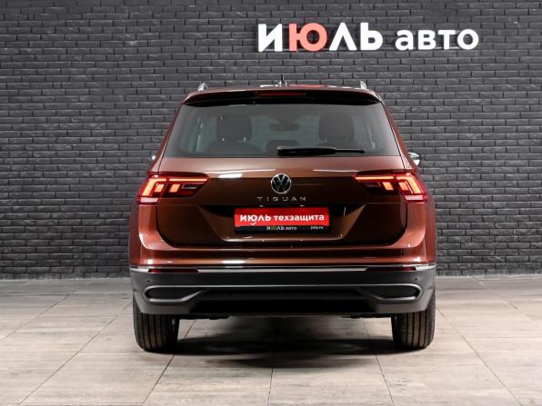 Volkswagen Tiguan II Рестайлинг с пробегом 2021 года, цена 2 699 000 рублей, 50612 км, внедорожник, Автокод Объявления