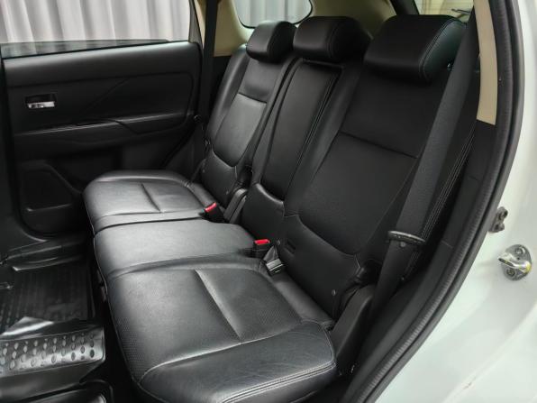 Mitsubishi Outlander III Рестайлинг 2 с пробегом 2016 года, цена 1 345 000 рублей, 260000 км, внедорожник, Автокод Объявления