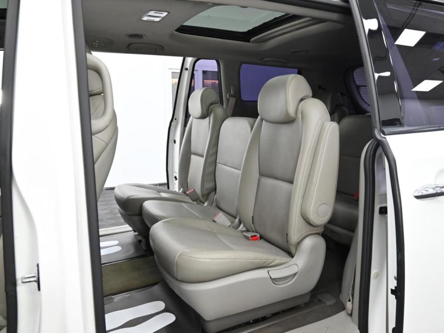 Kia Carnival III Москва  - изображение 17