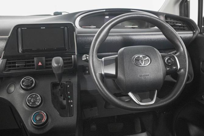 Toyota Sienta II Рестайлинг с пробегом 2021 года, цена 1 349 000 рублей, 178000 км, компактвэн, Автокод Объявления