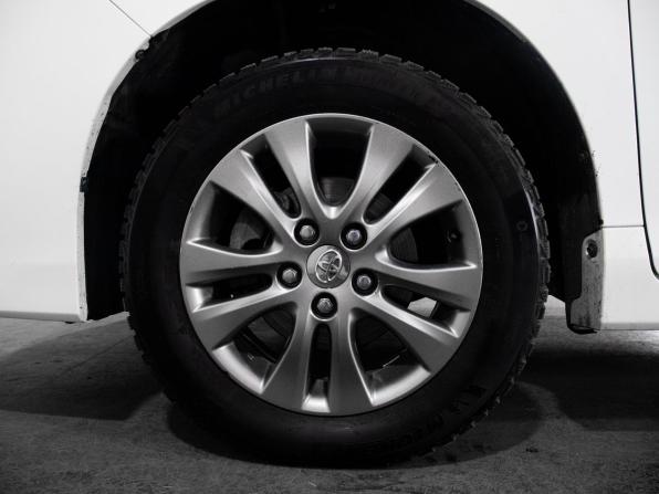Toyota Noah III (R80) Рестайлинг с пробегом 2017 года, цена 2 100 000 рублей, 173955 км, минивэн, Автокод Объявления