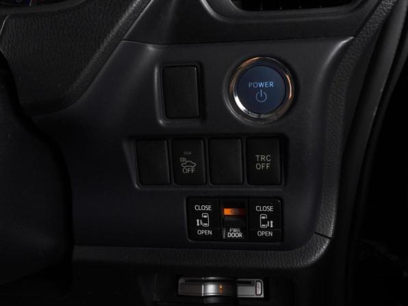 Toyota Voxy III (R80) с пробегом 2015 года, цена 1 889 000 рублей, 201106 км, минивэн, Автокод Объявления