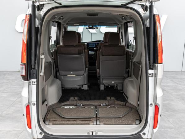Honda Stepwgn V с пробегом 2016 года, цена 1 820 000 рублей, 112304 км, минивэн, Автокод Объявления