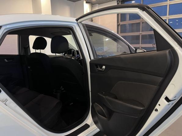 Hyundai Solaris II с пробегом 2018 года, цена 900 000 рублей, 107749 км, седан, Автокод Объявления