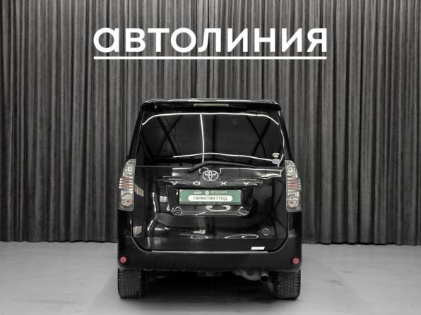 Toyota Voxy II (R70) с пробегом 2009 года, цена 1 420 000 рублей, 182800 км, минивэн, Автокод Объявления