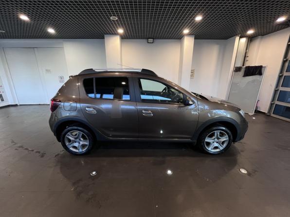 Renault Sandero II Рестайлинг с пробегом 2021 года, цена 1 290 000 рублей, 99010 км, хэтчбек, Автокод Объявления