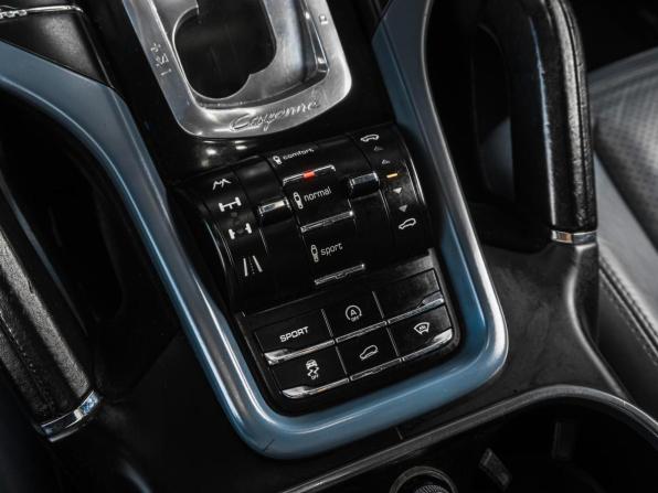 Porsche Cayenne II (958) с пробегом 2012 года, цена 2 300 000 рублей, 197803 км, внедорожник, Автокод Объявления