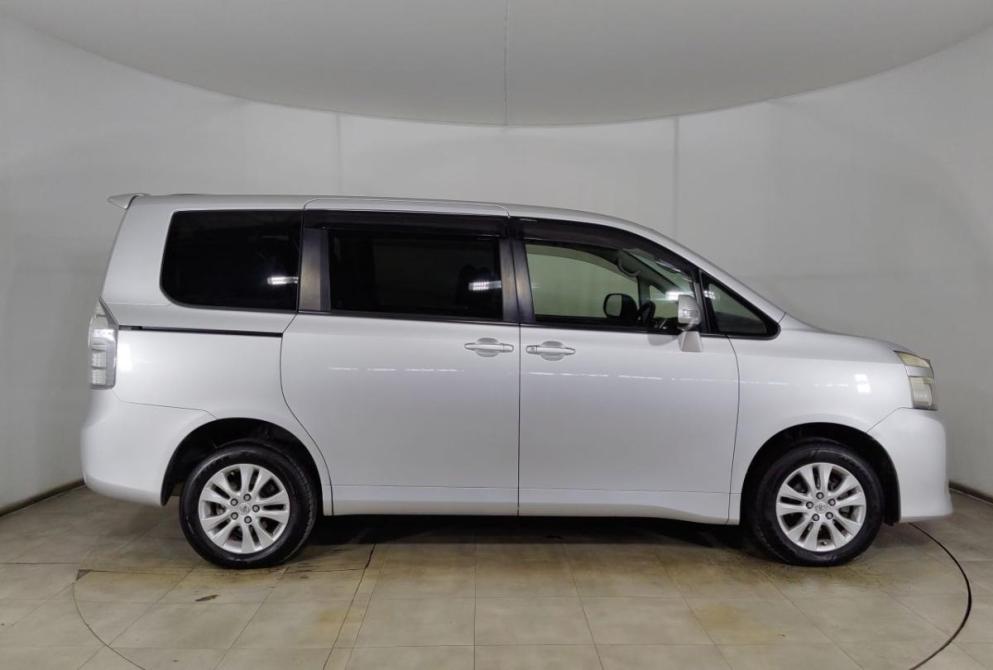 Toyota Voxy II (R70) Рестайлинг Волгоград  - изображение 4