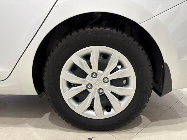 Hyundai Solaris II с пробегом 2017 года, цена 1 389 000 рублей, 88500 км, седан, Автокод Объявления