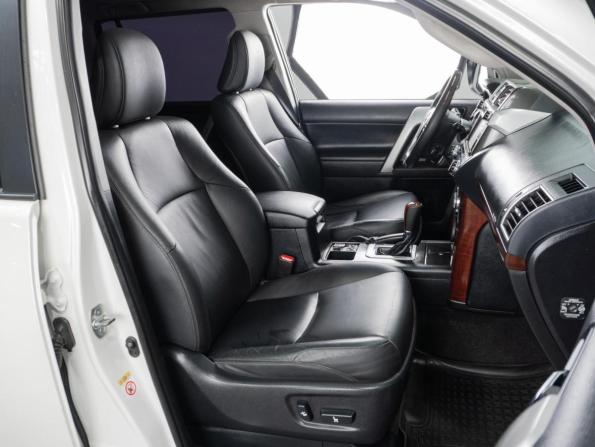 Toyota Land Cruiser Prado 150 Series Рестайлинг 1 с пробегом 2015 года, цена 3 949 000 рублей, 202836 км, внедорожник, Автокод Объявления