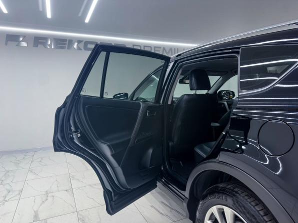 Toyota RAV4 IV (XA40) Рестайлинг с пробегом 2018 года, цена 2 650 000 рублей, 178000 км, внедорожник, Автокод Объявления
