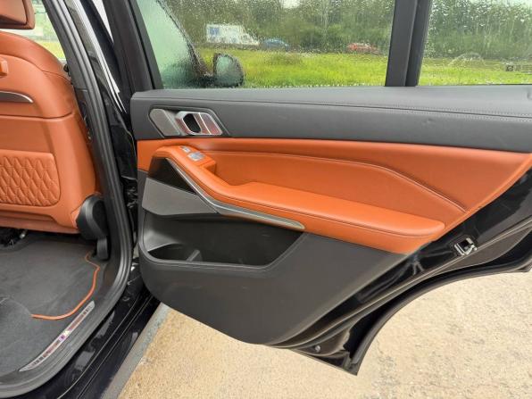 BMW X7 I (G07) Рестайлинг с пробегом 2022 года, цена 9 995 000 рублей, 116000 км, внедорожник, Автокод Объявления