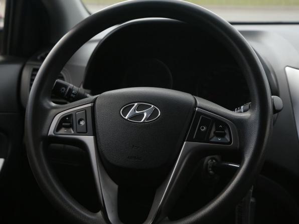 Hyundai Solaris I Рестайлинг с пробегом 2015 года, цена 965 000 рублей, 96000 км, хэтчбек, Автокод Объявления