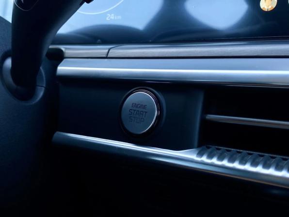 Новый Kia K5 III 2025 года, цена 3 970 000 рублей, седан, Автокод Объявления