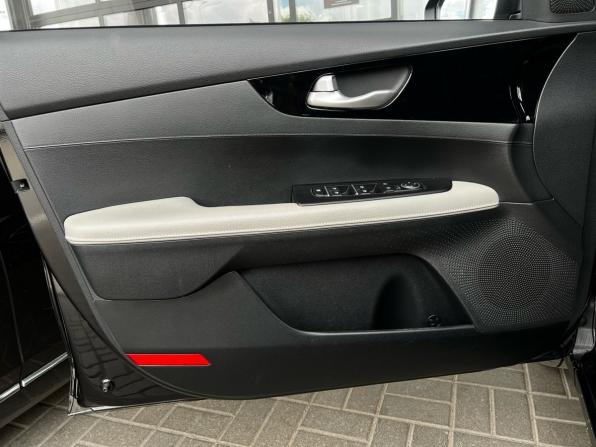 Kia K3 II (China Market) Рестайлинг с пробегом 2023 года, цена 2 020 000 рублей, 77815 км, седан, Автокод Объявления