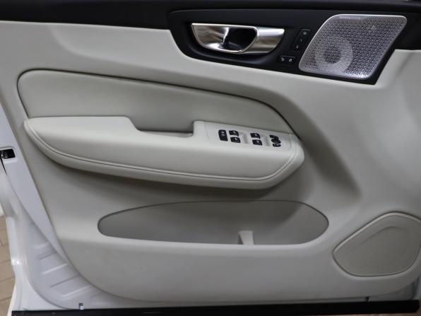 Volvo XC60 II Рестайлинг 2 с пробегом 2025 года, цена 7 650 000 рублей, 2128 км, внедорожник, Автокод Объявления