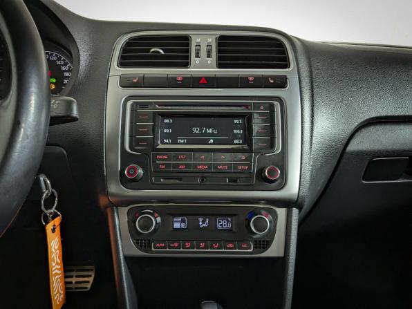 Volkswagen Polo V Рестайлинг с пробегом 2016 года, цена 1 249 900 рублей, 51000 км, седан, Автокод Объявления