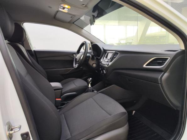 Hyundai Solaris II с пробегом 2017 года, цена 1 049 000 рублей, 90000 км, седан, Автокод Объявления