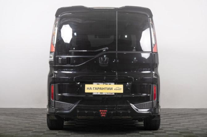 Honda Stepwgn V с пробегом 2016 года, цена 1 999 000 рублей, 108000 км, минивэн, Автокод Объявления