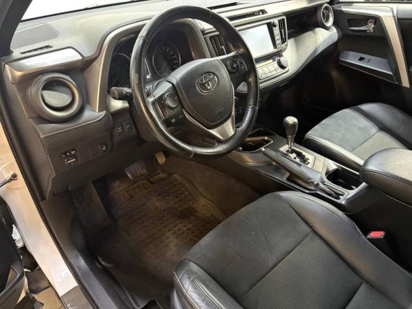 Toyota RAV4 IV (XA40) Рестайлинг с пробегом 2017 года, цена 2 420 000 рублей, 117500 км, внедорожник, Автокод Объявления