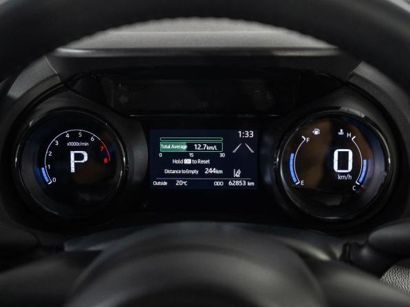 Toyota Yaris IV с пробегом 2021 года, цена 1 300 000 рублей, 62853 км, хэтчбек, Автокод Объявления