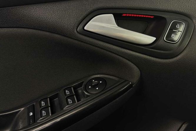 Ford Focus III Рестайлинг с пробегом 2015 года, цена 935 000 рублей, 145596 км, седан, Автокод Объявления