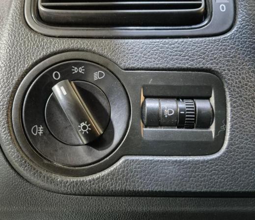 Volkswagen Polo V Рестайлинг с пробегом 2019 года, цена 1 090 000 рублей, 153000 км, седан, Автокод Объявления