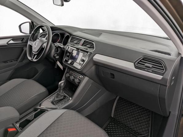 Volkswagen Tiguan II с пробегом 2018 года, цена 2 350 000 рублей, 37000 км, внедорожник, Автокод Объявления
