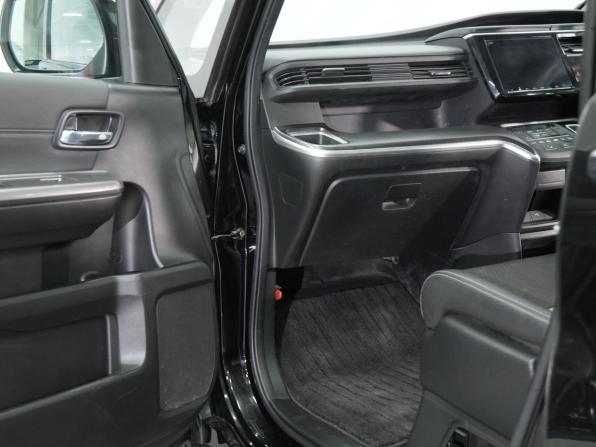 Honda Stepwgn V Рестайлинг с пробегом 2018 года, цена 2 670 000 рублей, 113000 км, минивэн, Автокод Объявления