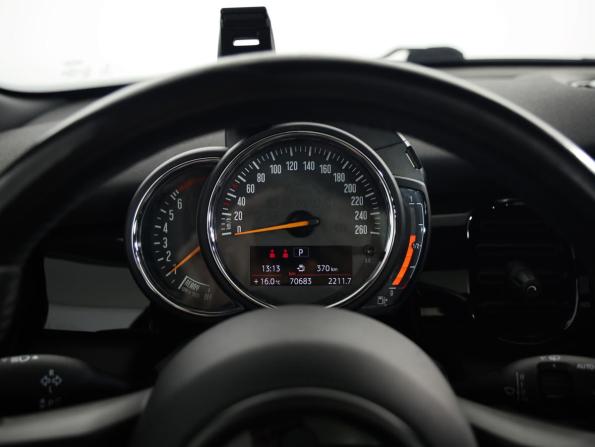 Mini Hatch III (F55/F56) Рестайлинг 2 с пробегом 2021 года, цена 2 339 000 рублей, 70681 км, хэтчбек, Автокод Объявления