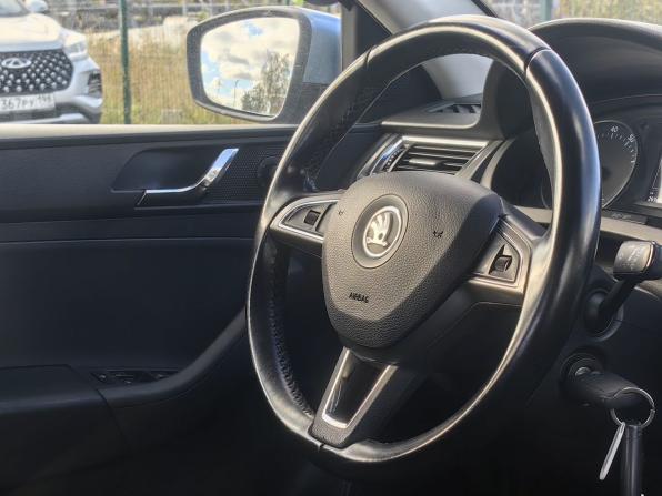 Skoda Rapid I с пробегом 2015 года, цена 749 000 рублей, 268000 км, лифтбек, Автокод Объявления