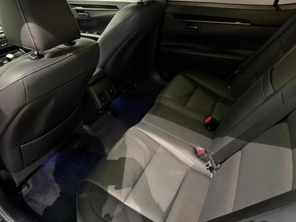 Lexus ES VI Рестайлинг с пробегом 2015 года, цена 2 635 000 рублей, 138000 км, седан, Автокод Объявления