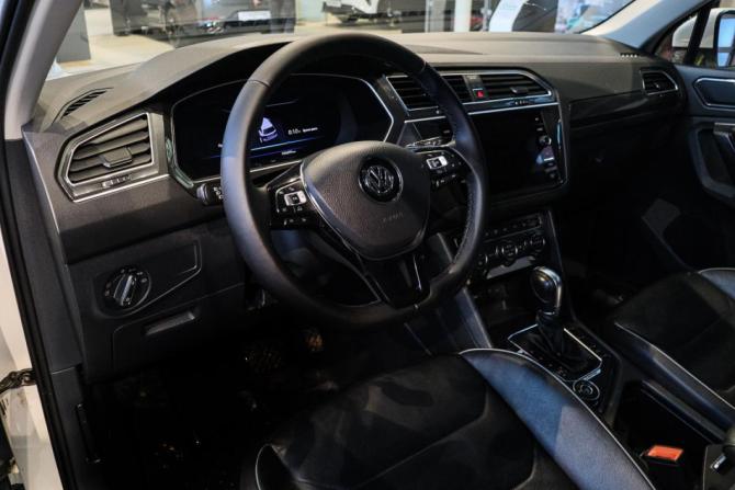 Volkswagen Tiguan II с пробегом 2018 года, цена 2 695 000 рублей, 104085 км, внедорожник, Автокод Объявления