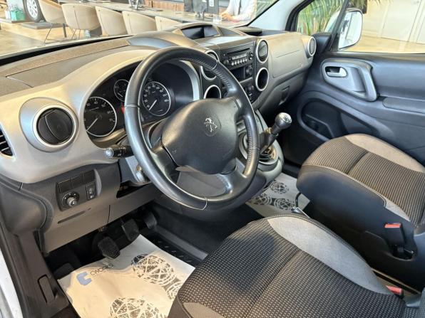 Peugeot Partner II Рестайлинг 2 с пробегом 2016 года, цена 971 000 рублей, 116100 км, компактвэн, Автокод Объявления