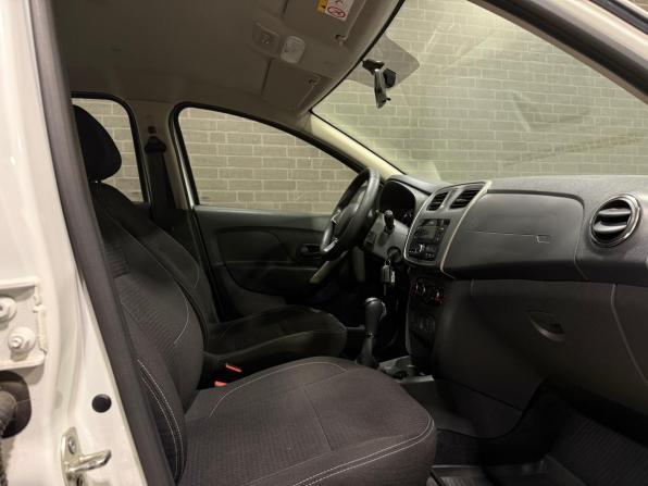 Renault Logan II Рестайлинг с пробегом 2021 года, цена 1 299 000 рублей, 32542 км, седан, Автокод Объявления